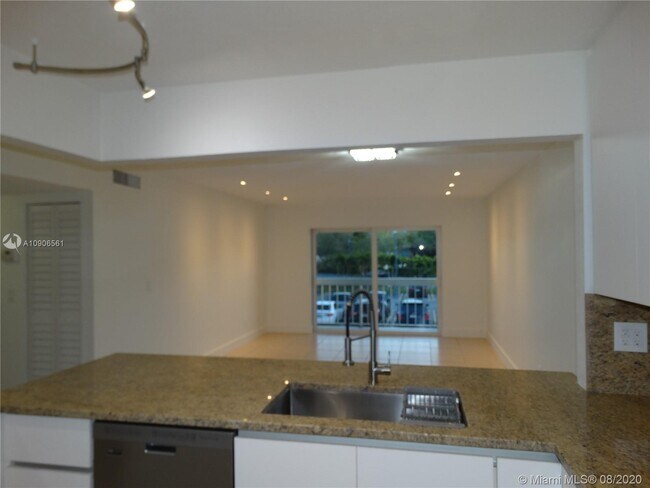 Foto del edificio - 7910 Camino Real