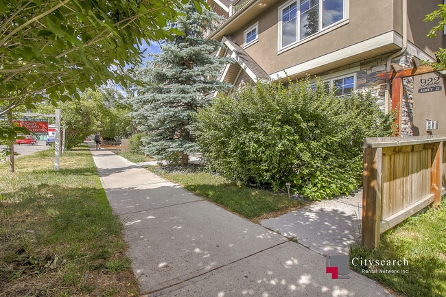Building Photo - 922-922 3 Ave NW