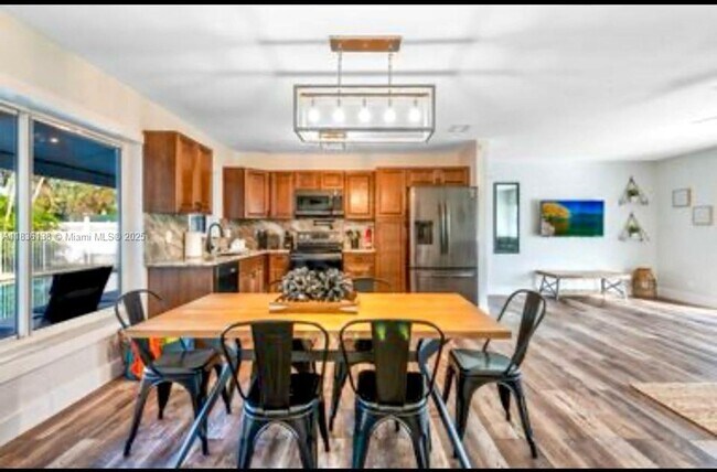 Building Photo - 2233 SE 13th St