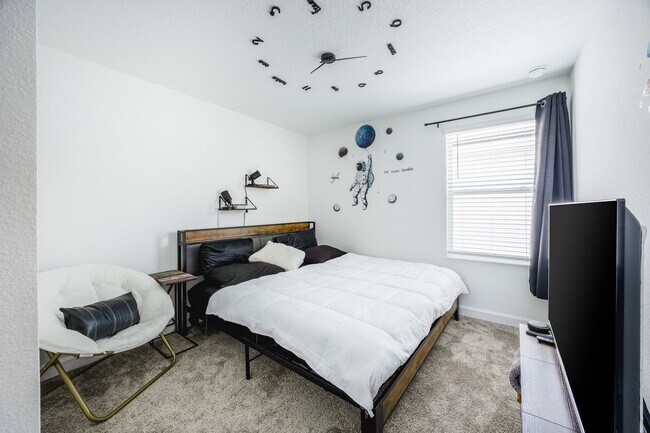 Building Photo - Beautiful 5 Bed/ 3 Bath Home for Rent at S...
