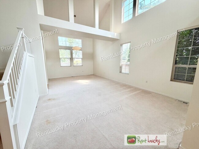 Foto del edificio - Beautiful 4 Bedroom Home in Lakeland Hills! High Ceilings, Natural Light, and Generous Layout!