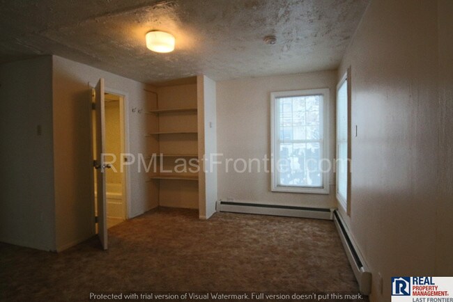 Building Photo - 1335 Hyder St