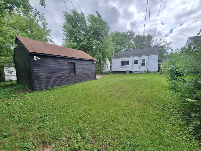 Building Photo - Welcome home!  Updated 2 bedroom, must see!