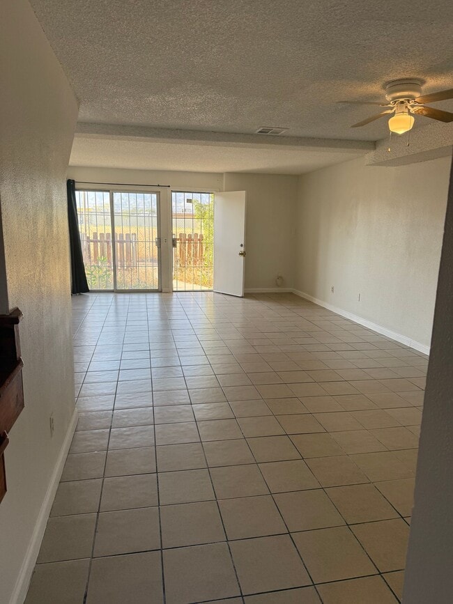 Building Photo - Stunning 2 Bed Condo in Highland | 1 Bath ...