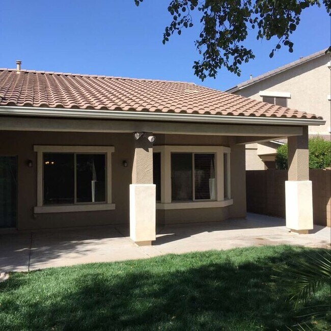 Building Photo - 2895 E MELROSE ST - 4BR 2BA Higley/Germann...