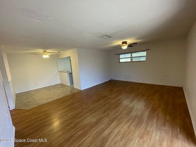 Building Photo - 580 Sunrise Dr