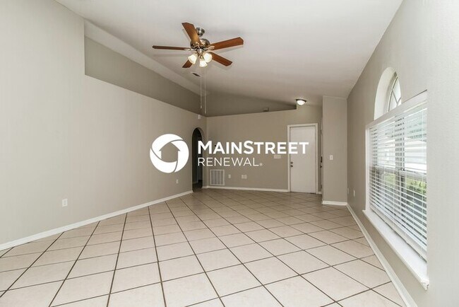 Building Photo - 4 Bedroom Pet-Friendly Home in APOPKA, FL with Main Street Renewal
