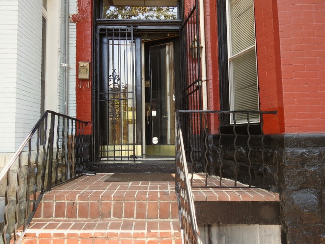 Foto del edificio - 633 8th St NE