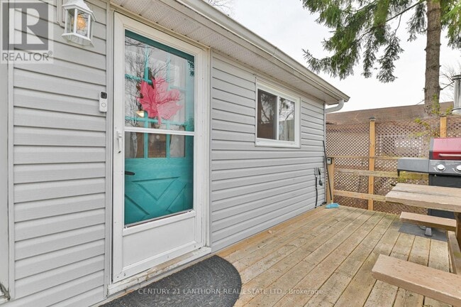 Building Photo - 249 River Rd E