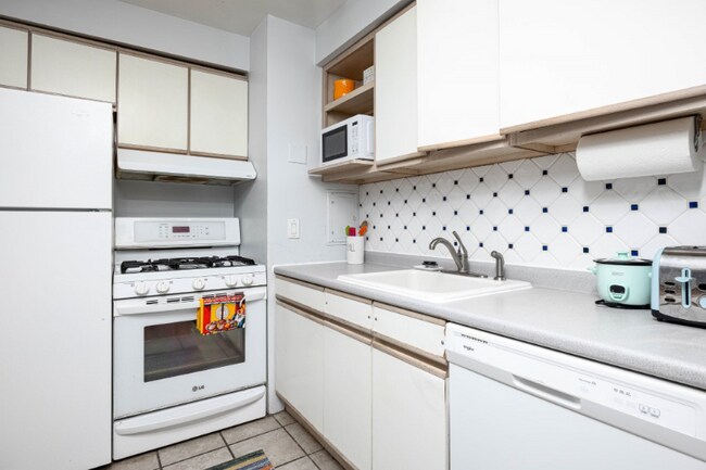 Building Photo - 1209 Island Dr