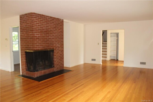 Building Photo - 26 Hix Ave