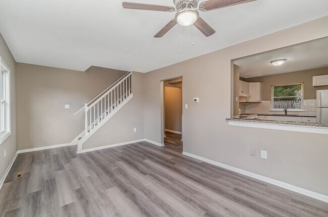 Building Photo - 2 Bedroom Townhome in Steelton