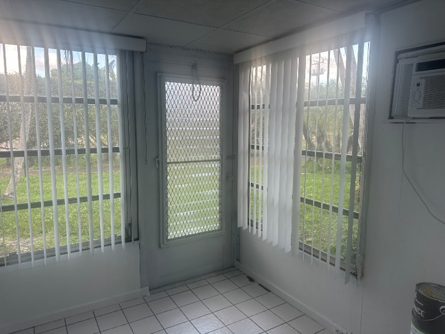 Building Photo - 239 Down E Ln