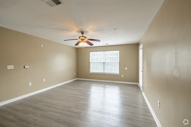 2BR, 2BA - 950SF - Living Room - Hanover Ridge Apartments
