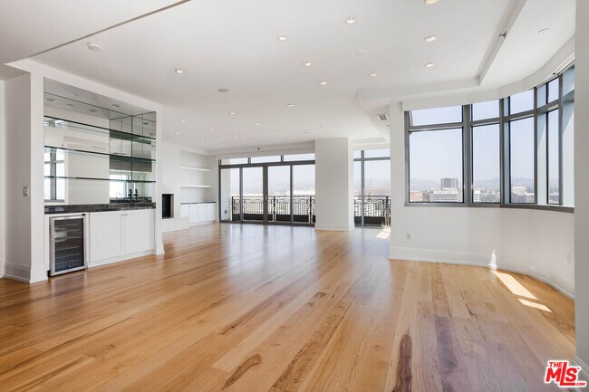 Foto del edificio - 10800 Wilshire Blvd
