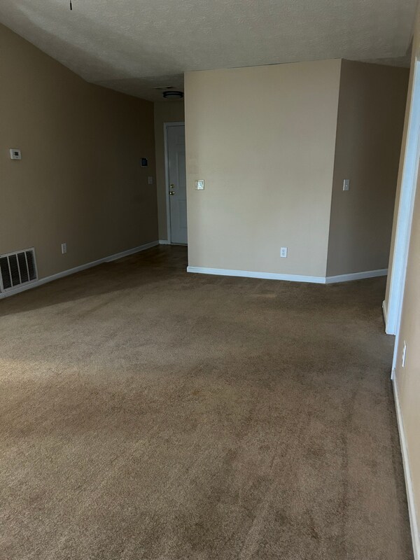 Building Photo - 421 Autumn Lake Ct