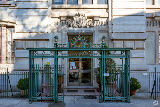 Foto del edificio - 371 Madison St