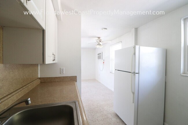 Foto del edificio - STUDIO /EFFICIENCY -UNIT AVAILABLE! STICKN...