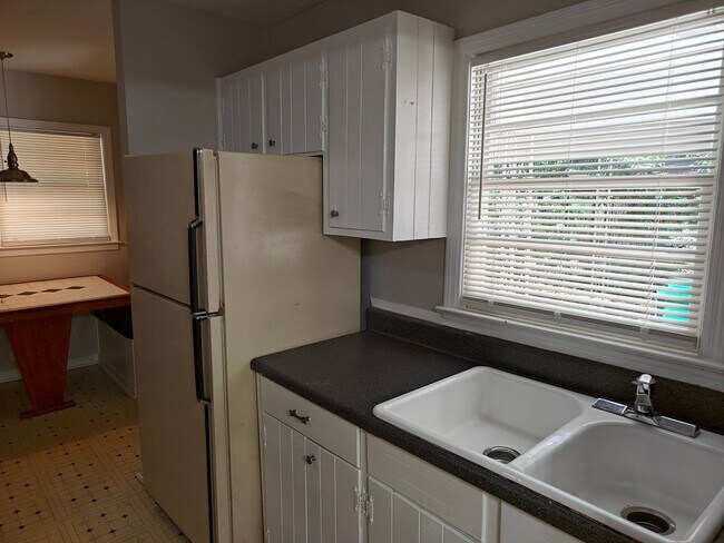 Foto del edificio - 2644 Pineland Ave