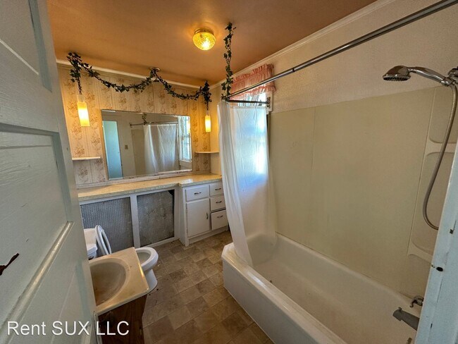 Building Photo - 5 br, 2 bath House - 4120 VAN BUREN
