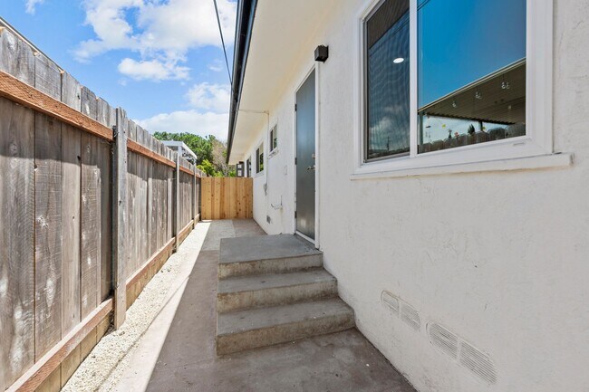 Foto del edificio - 6979-81 Amherst St