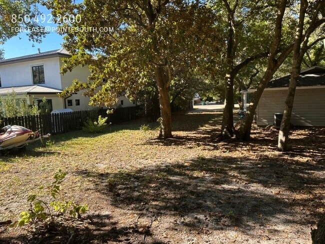 Foto del edificio - 832 Cross St