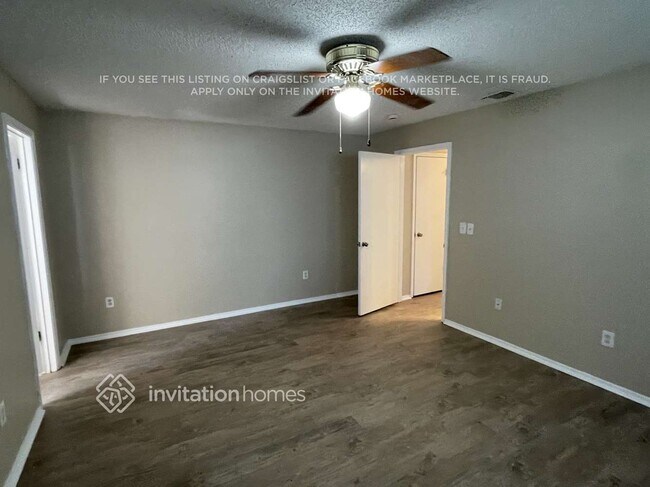 Foto del edificio - 524 Silvergate Loop