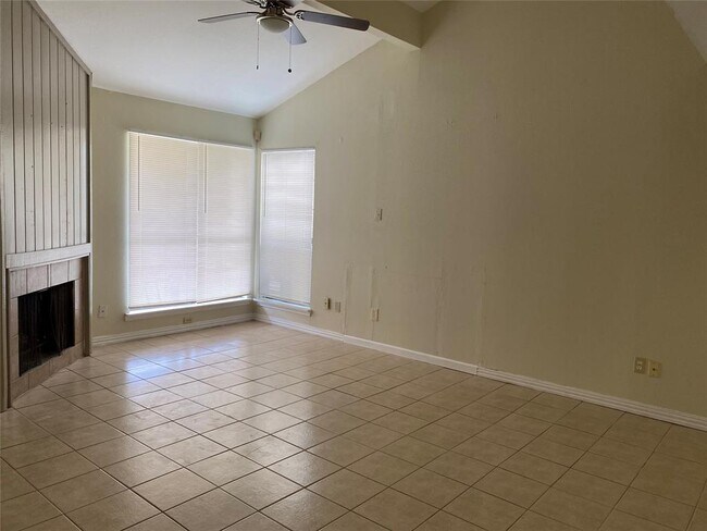 Building Photo - 7715 Rolling Ridge Dr