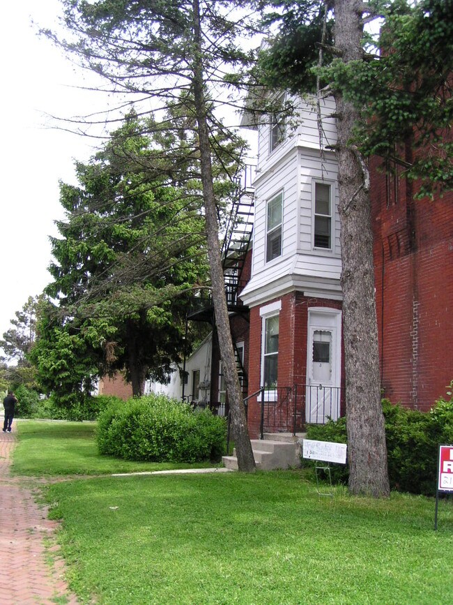 Building Photo - 835 W Marshall St