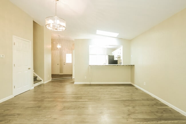 Building Photo - 5864 Brouse Dr
