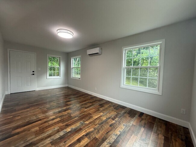Foto del edificio - 590-594 North St Newport TN 37821