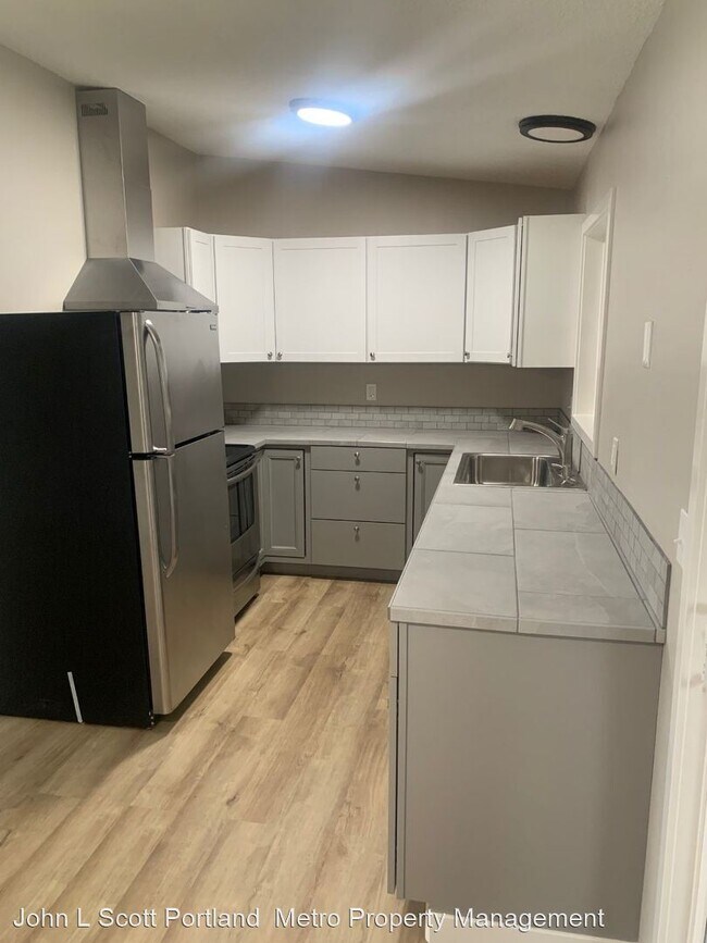 Building Photo - 2 br, 1 bath House - 17215 NE Glisan Street