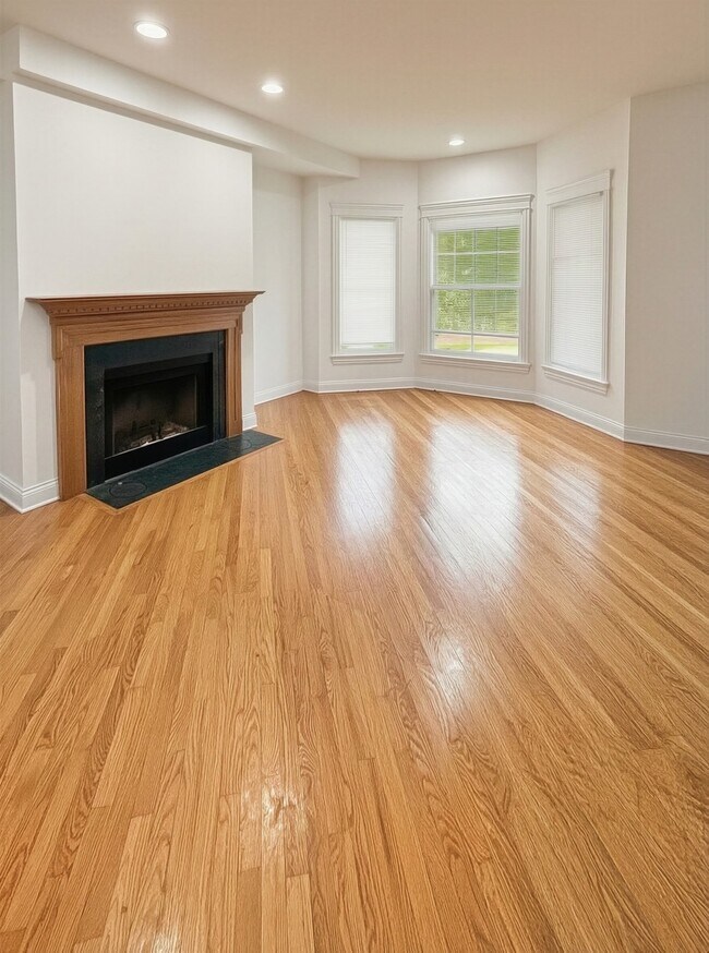 Building Photo - 1657 W Wrightwood Ave