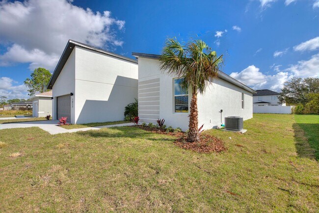 Foto del edificio - BRAND NEW Home! Modern, energy efficient h...