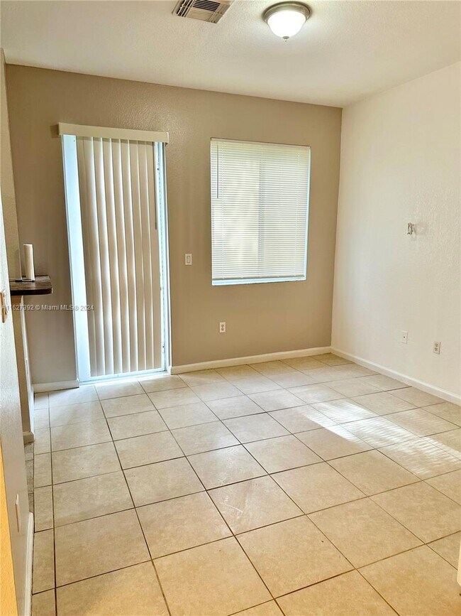 Foto del edificio - 21429 NW 13th Ct