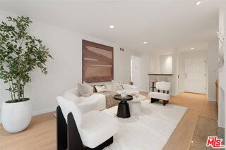 Building Photo - 429 N Oakhurst Dr