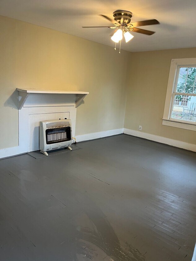 Building Photo - 105 N Elm Ave