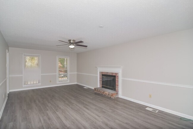 Building Photo - Stunning 2 Story Home in Athens, AL