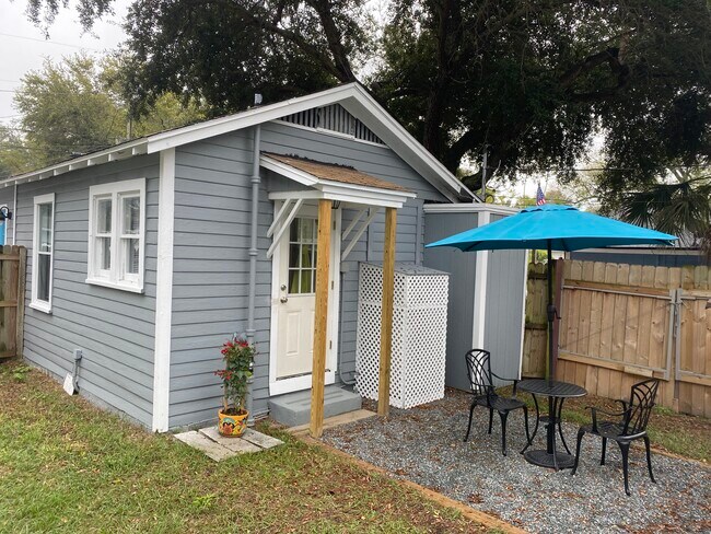 Back yard patio for your private use - 1800 28th Ave N