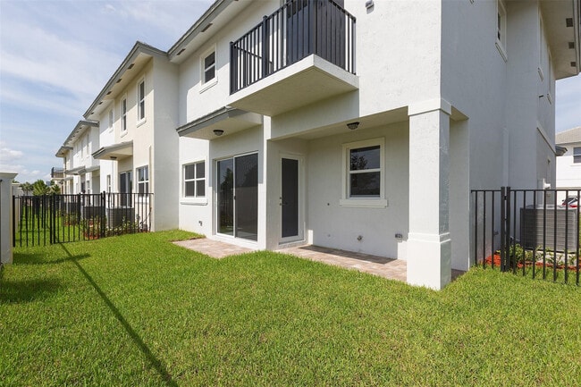 Foto del edificio - 6947 Pines Cir