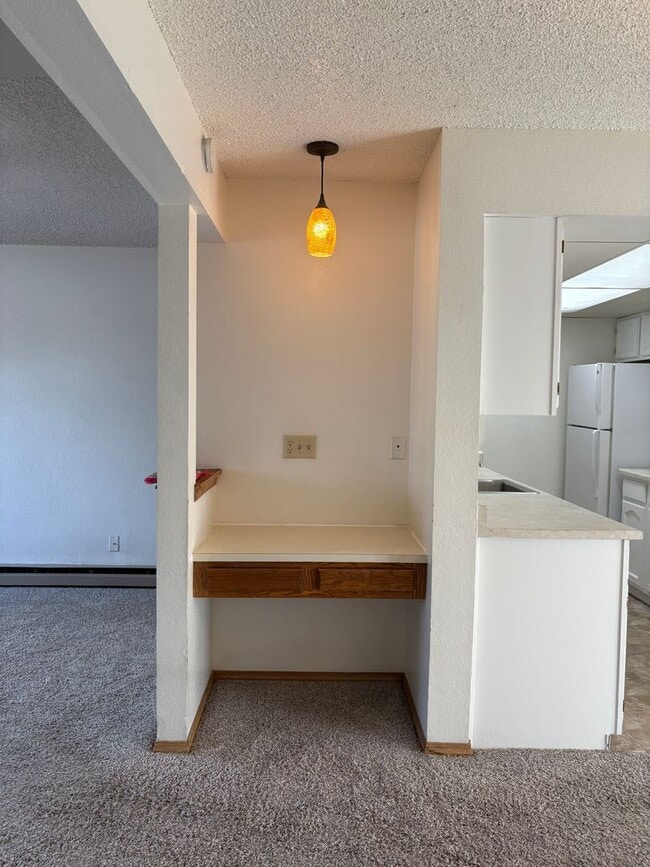 Building Photo - 2 bedroom with Wood Burning Fireplace In V...