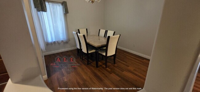 Foto del edificio - 4 Bed | 2 Bath Home with Sunroom, Outdoor Kitchen & Backyard Oasis