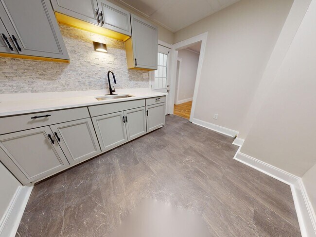 Foto del edificio - 12061 Cloverlawn Ave