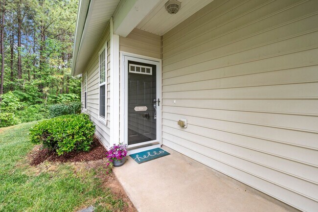 Foto del edificio - Sunlit 3-Bedroom End Unit Townhome in Durham!