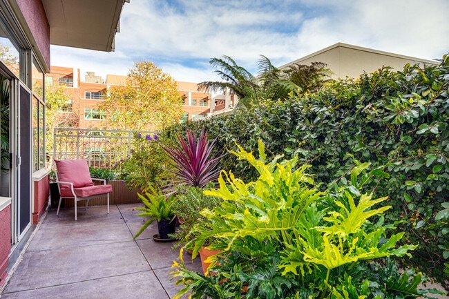 Foto del edificio - 5855 Horton St