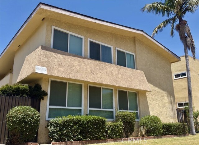 Foto principal - 10949 Pioneer Blvd