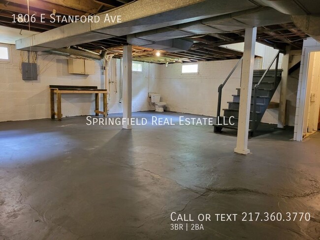 Building Photo - Modern Marvel: Spacious 3 Bed, 2 Bath Have...