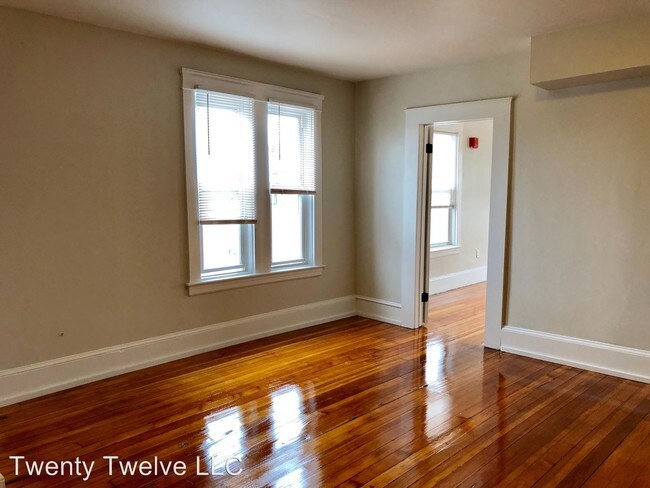 Building Photo - 710 Cranston St