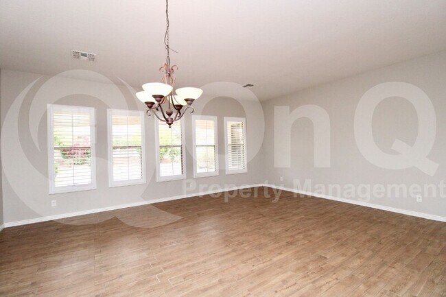 Foto del edificio - 5621 N Lyle Ct
