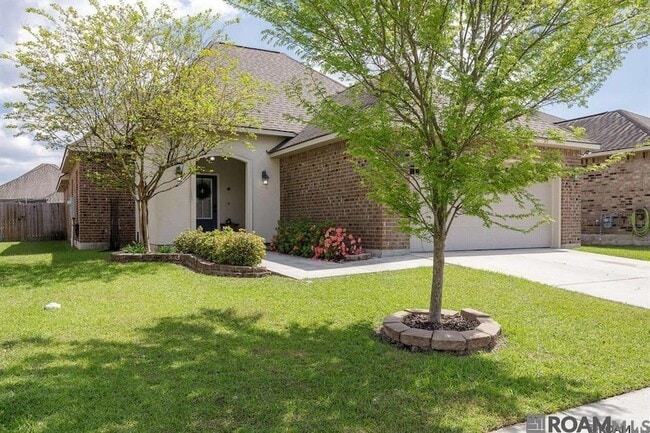 Building Photo - 18326 Sunset Park Dr